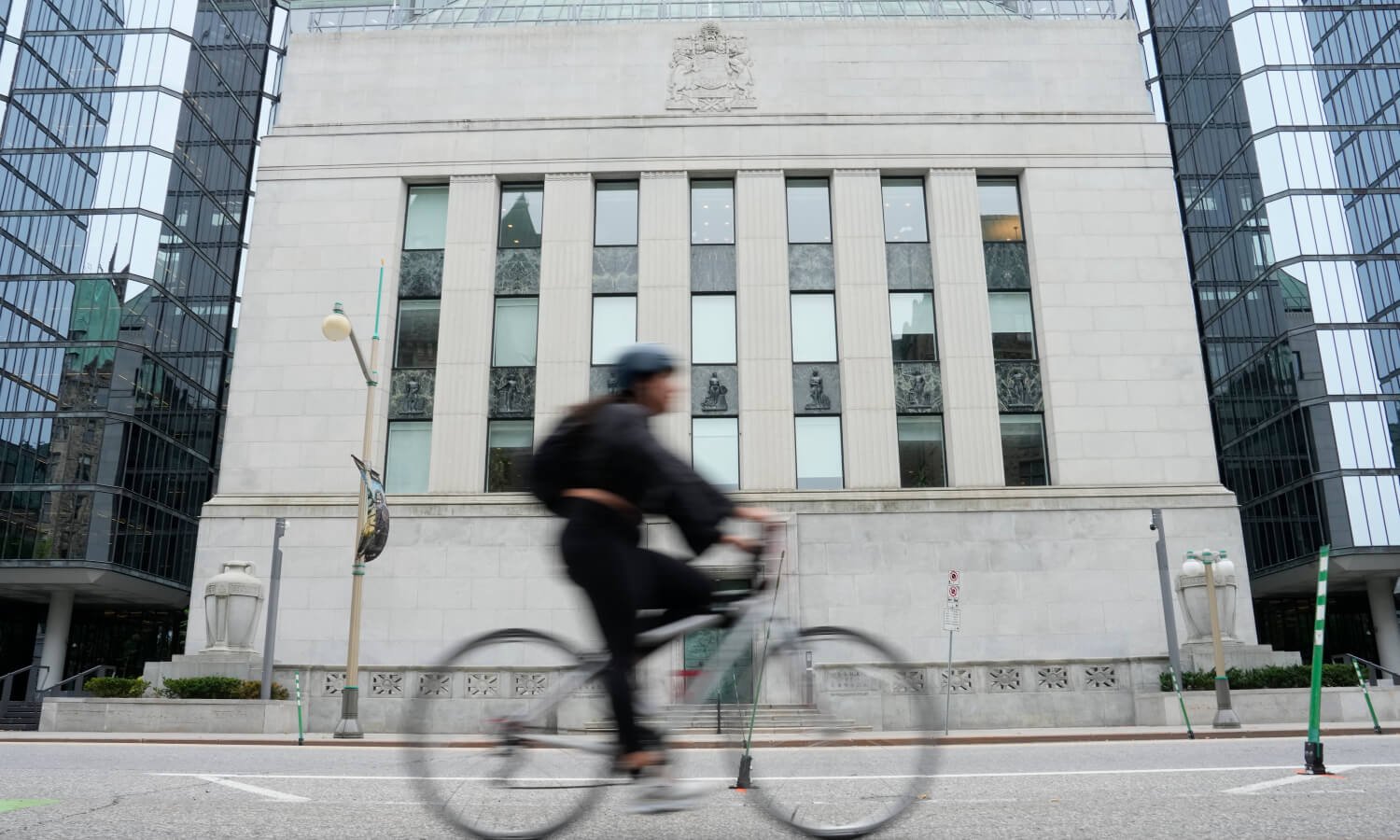 bank-of-canada-set-for-pair-of-important-data-drops-ahead-of-‘live’-rate-decision